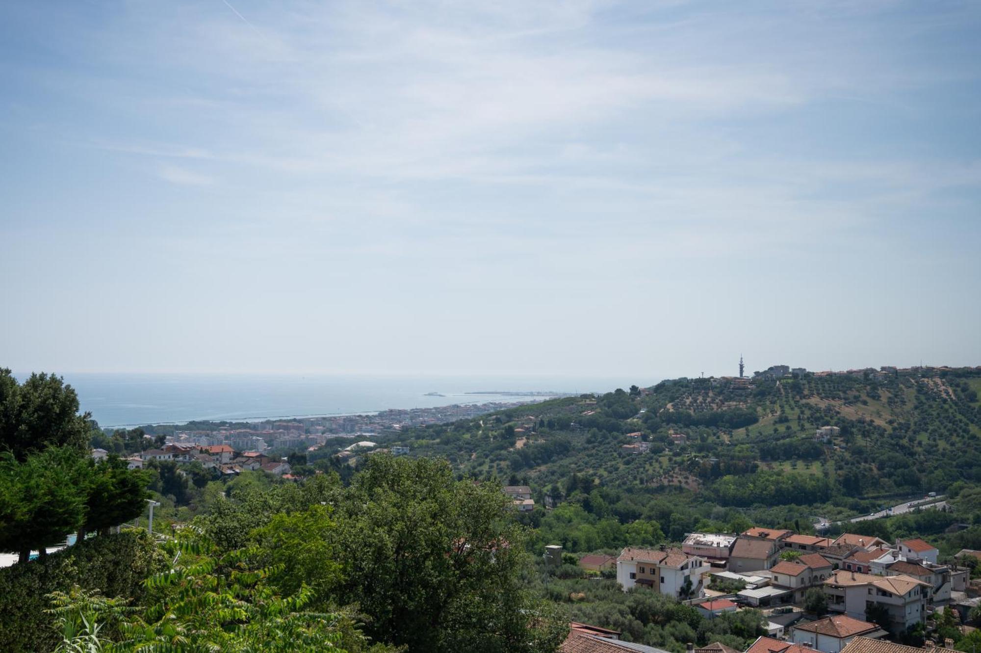 Casa Vista Mare E Colline A Montesilvano Colle Екстер'єр фото